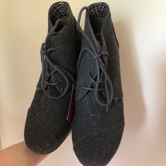 Gray Wool Wedges - Picture 5 of 7